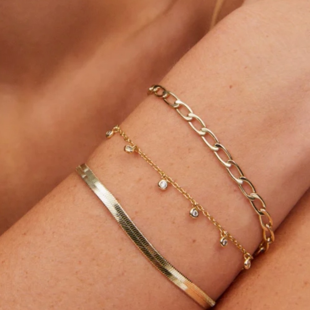 Kendra Scott Gold Bracelet - Picture 3 of 9